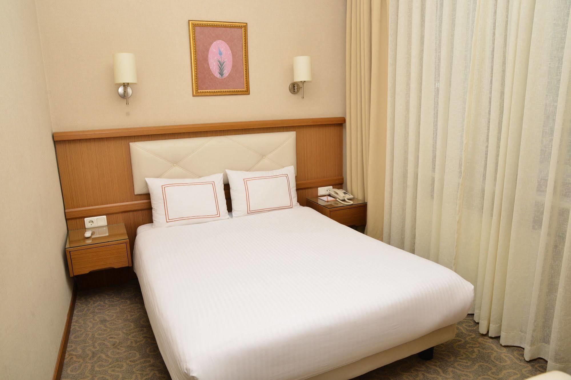 Ilkay Hotel Istanbul Ngoại thất bức ảnh