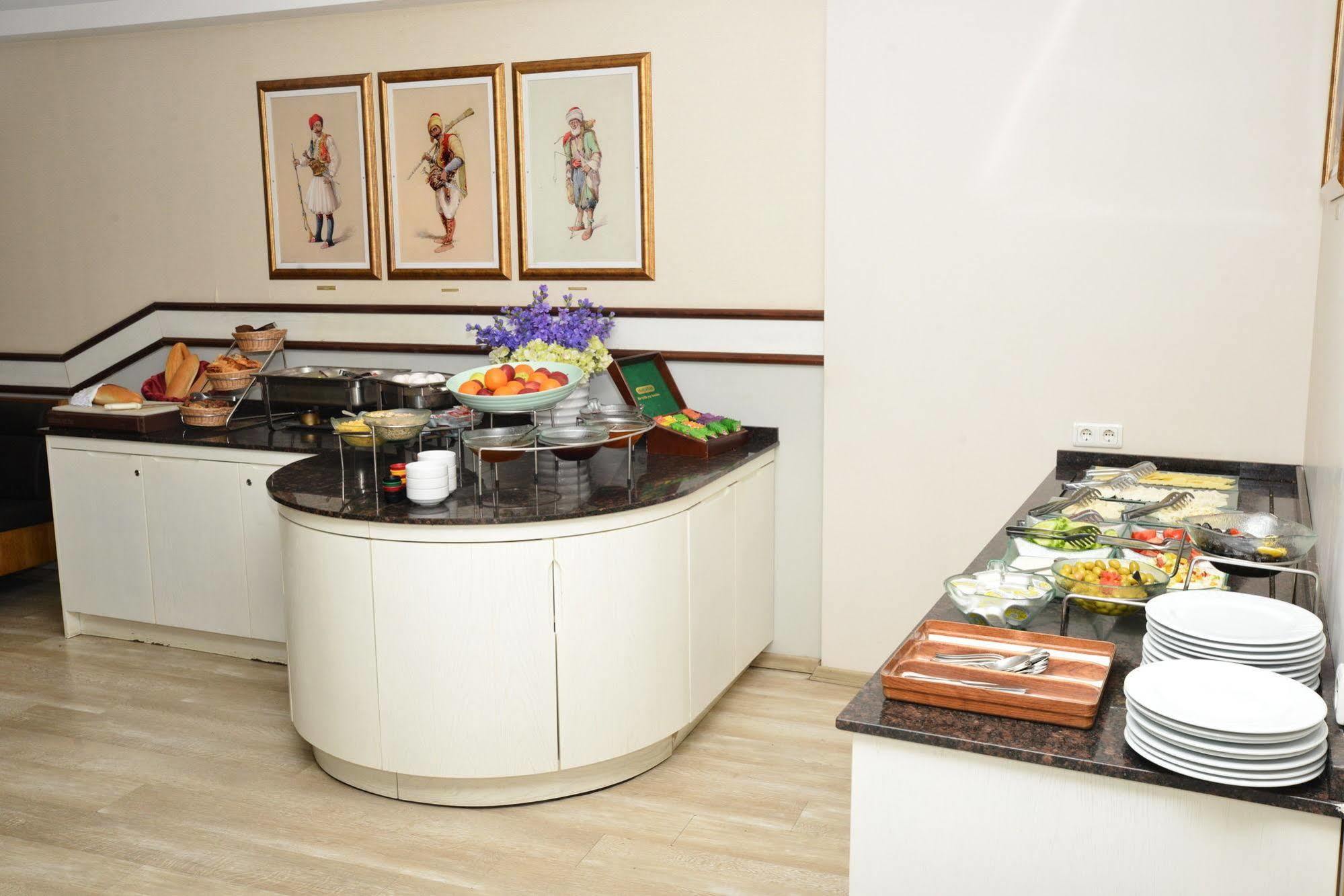 Ilkay Hotel Istanbul Ngoại thất bức ảnh