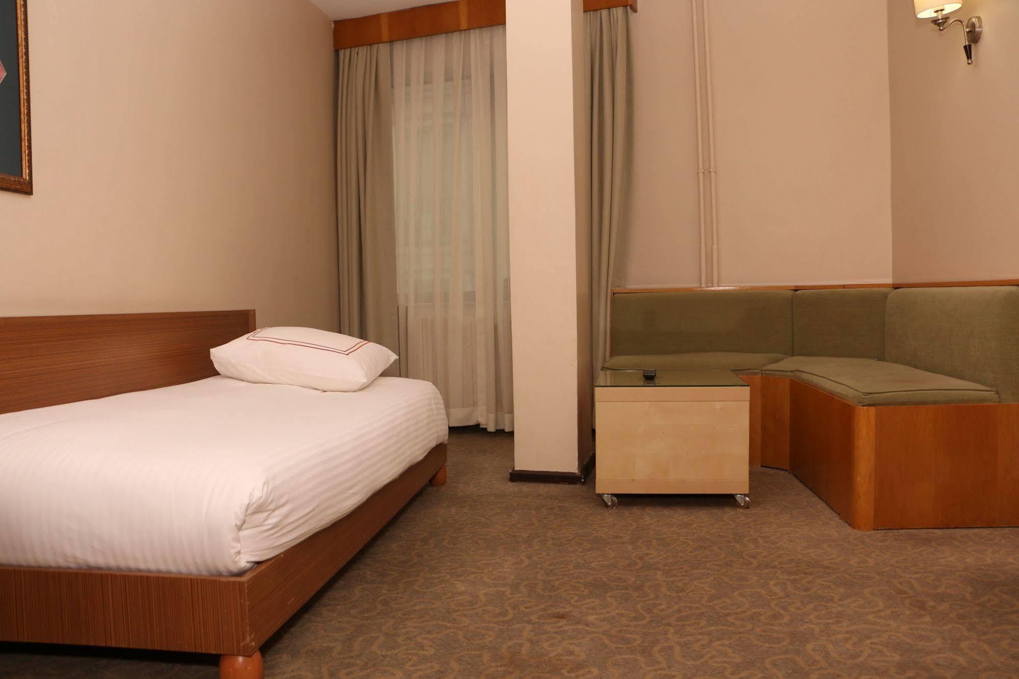 Ilkay Hotel Istanbul Ngoại thất bức ảnh