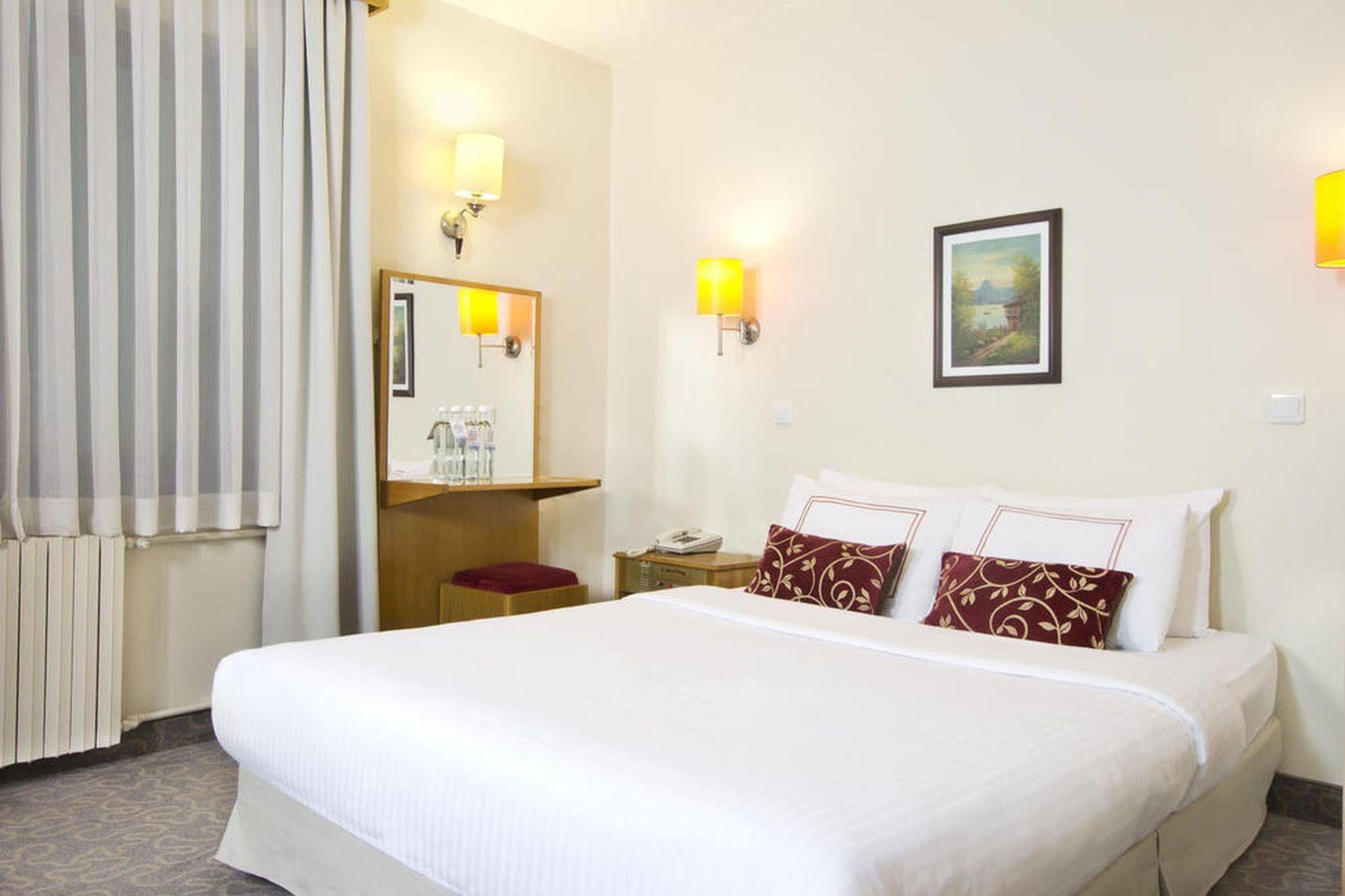 Ilkay Hotel Istanbul Ngoại thất bức ảnh